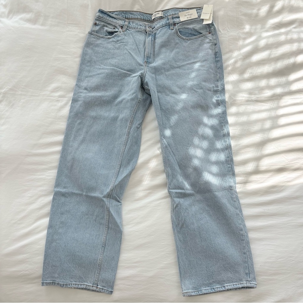 NWT Abercrombie Women’s Low Rise Baggy Jean in Light